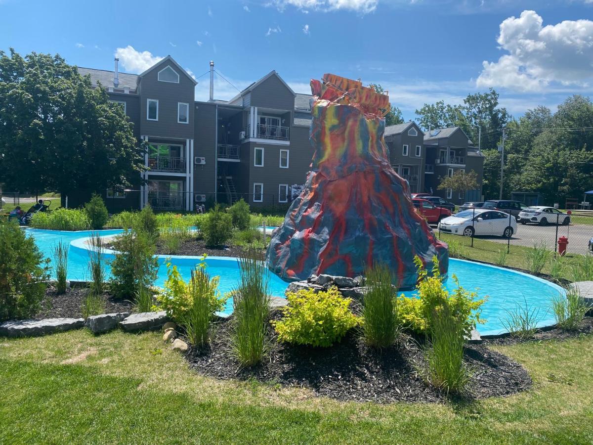 Condo Avec Parc Aquatique ! Beaupré Zewnętrze zdjęcie