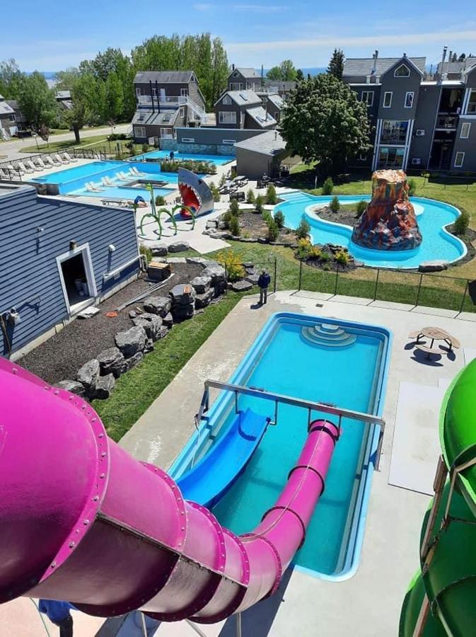 Condo Avec Parc Aquatique ! Beaupré Zewnętrze zdjęcie